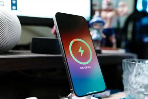 锦江苹果15换屏服务分享用什么充电器给iPhone15充电更好 